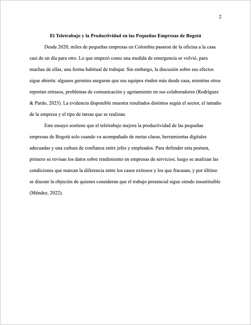 Ejemplo de la primera página de un ensayo en normas APA 7 con título centrado en negrita, doble espacio, sangría y número de página